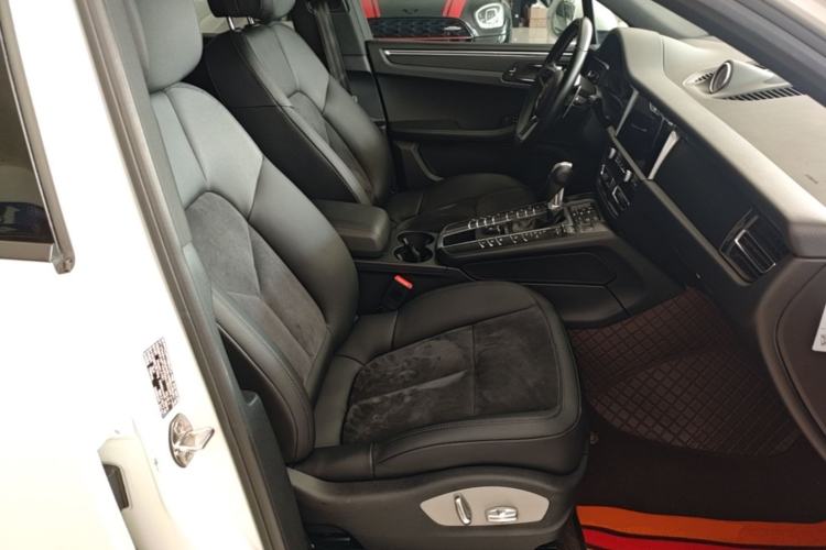 Used Porsche Macan 2018 Macan 2.0T Right Front Seat