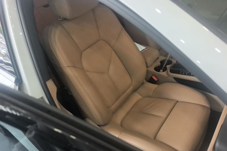 Used Porsche Macan 2018 Macan 2.0T Right Front Seat