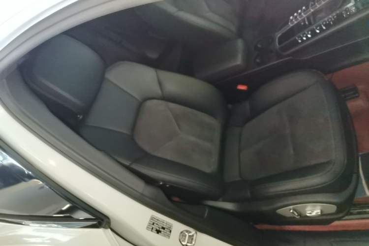 Used Porsche Macan 2018 Macan 2.0T Right Front Seat