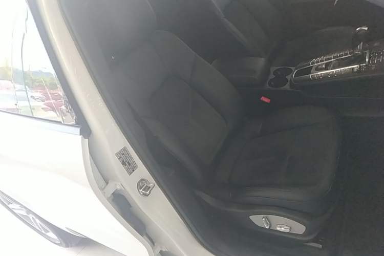 Used Porsche Macan 2018 Macan 2.0T Right Front Seat