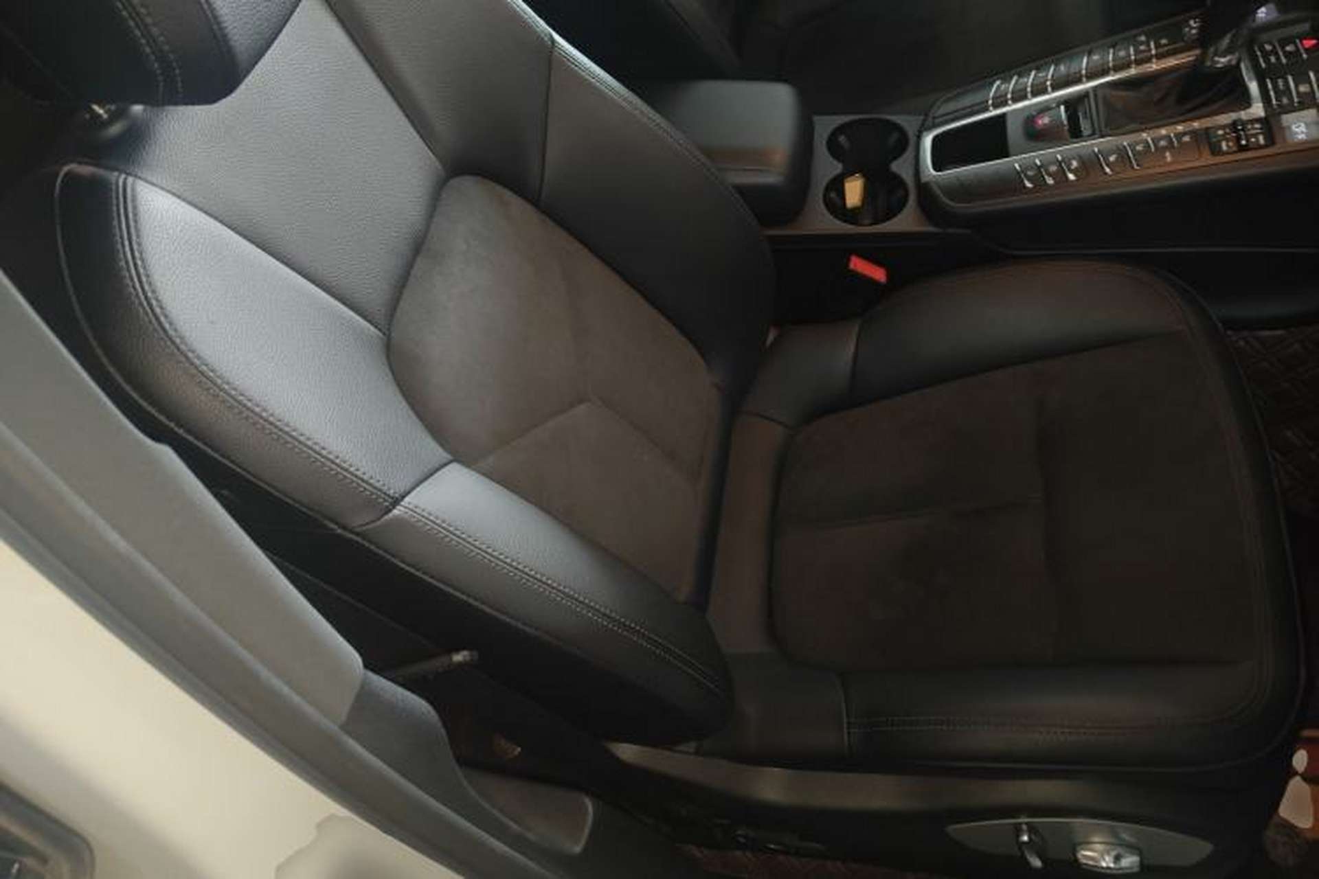 Used Porsche Macan 2018 Macan 2.0T Right Front Seat