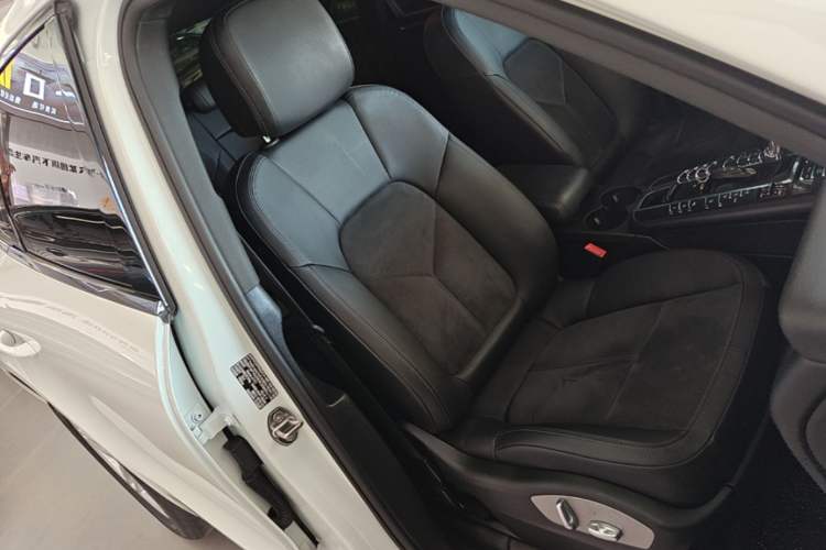Used Porsche Macan 2018 Macan 2.0T Right Front Seat