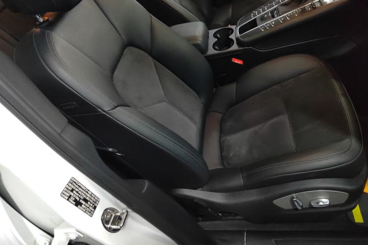 Used Porsche Macan 2018 Macan 2.0T Right Front Seat
