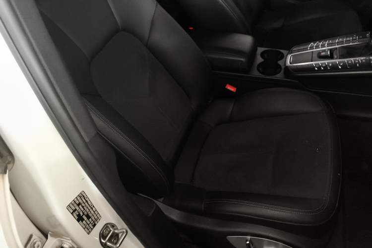 Used Porsche Macan 2018 Macan 2.0T Right Front Seat