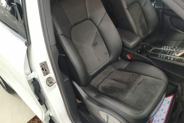 Used Porsche Macan 2018 Macan 2.0T Right Front Seat