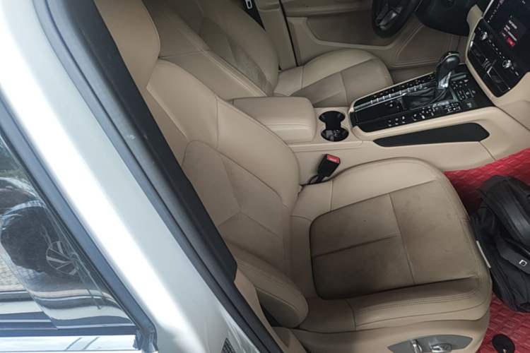 Used Porsche Macan 2018 Macan 2.0T Right Front Seat