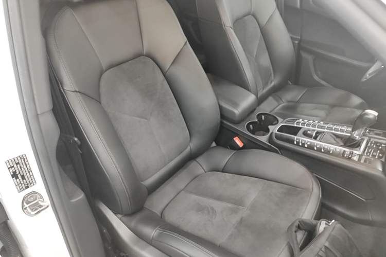 Used Porsche Macan 2018 Macan 2.0T Right Front Seat