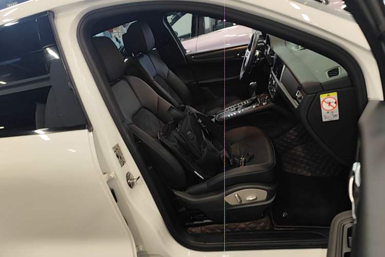 Used Porsche Macan 2018 Macan 2.0T Right Front Seat