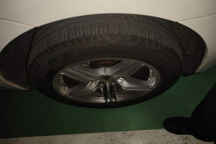 Used Porsche Macan 2018 Macan S 3.0T Right Front Wheel Hub