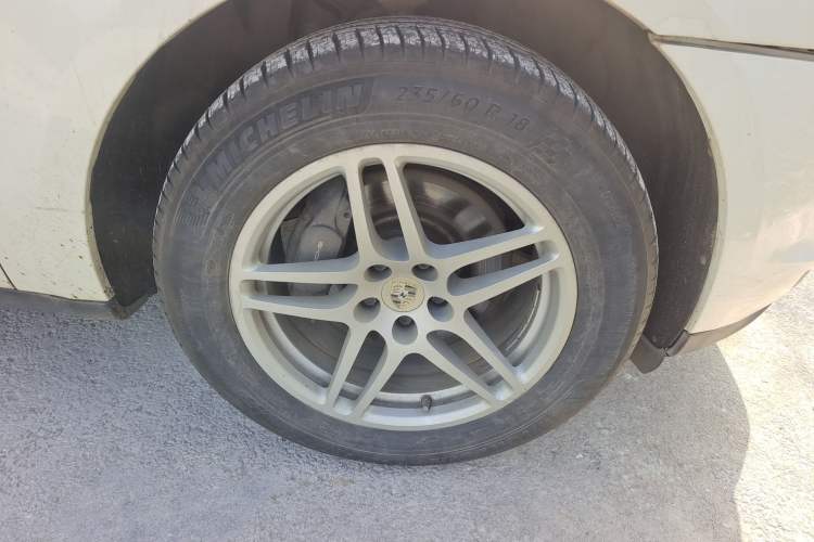 Used Porsche Macan 2018 Macan 2.0T Right Front Wheel Hub