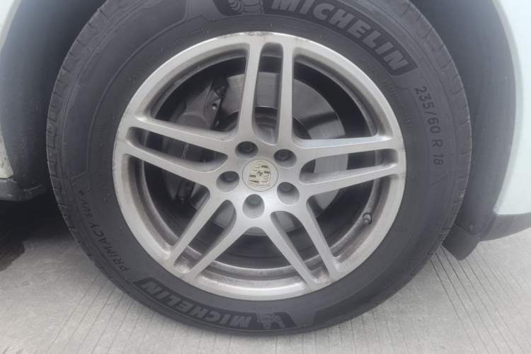 Used Porsche Macan 2018 Macan 2.0T Right Front Wheel Hub