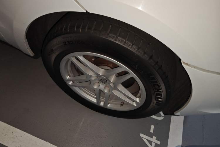 Used Porsche Macan 2018 Macan 2.0T Right Front Wheel Hub