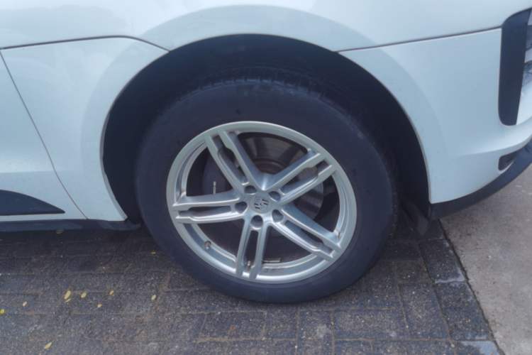 Used Porsche Macan 2018 Macan 2.0T Right Front Wheel Hub