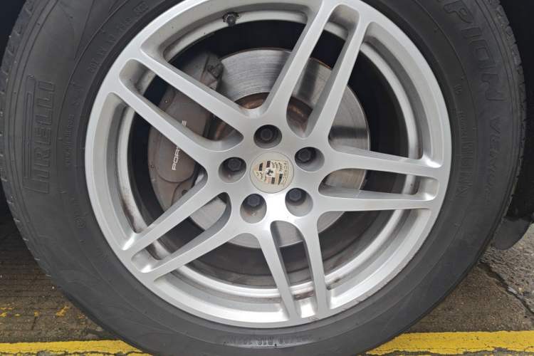 Used Porsche Macan 2018 Macan 2.0T Right Front Wheel Hub