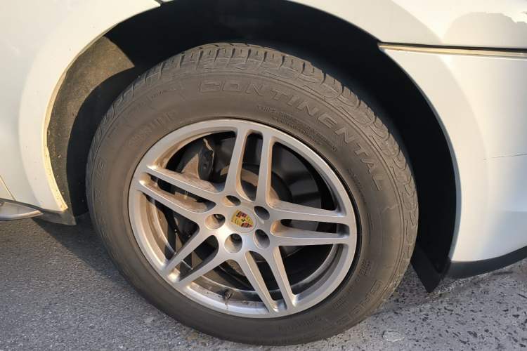 Used Porsche Macan 2018 Macan 2.0T Right Front Wheel Hub