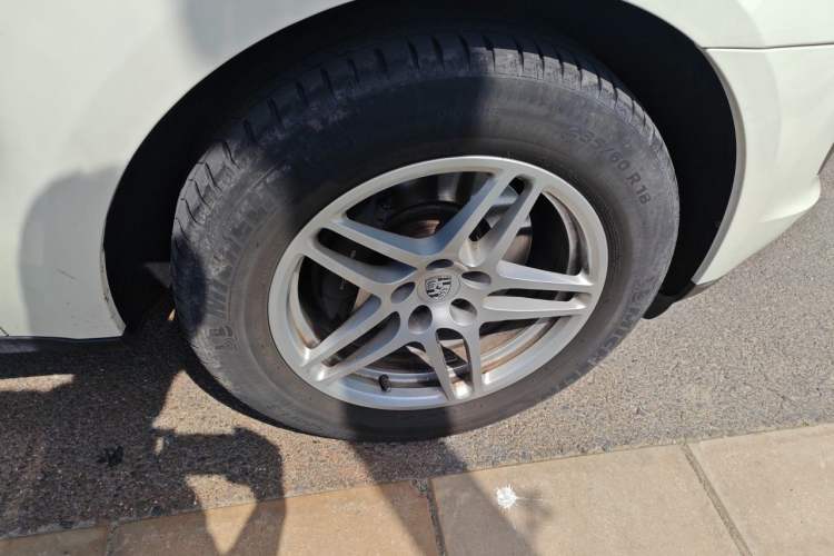 Used Porsche Macan 2018 Macan 2.0T Right Front Wheel Hub
