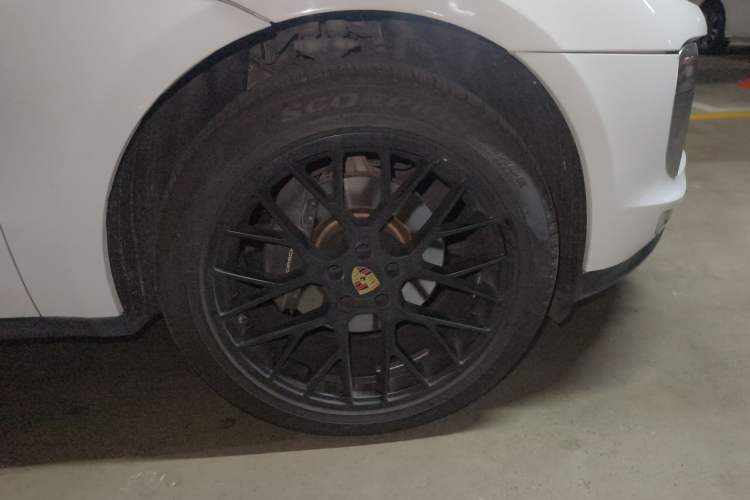 Used Porsche Macan 2018 Macan 2.0T Right Front Wheel Hub