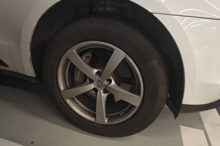 Used Porsche Macan 2018 Macan 2.0T Right Front Wheel Hub