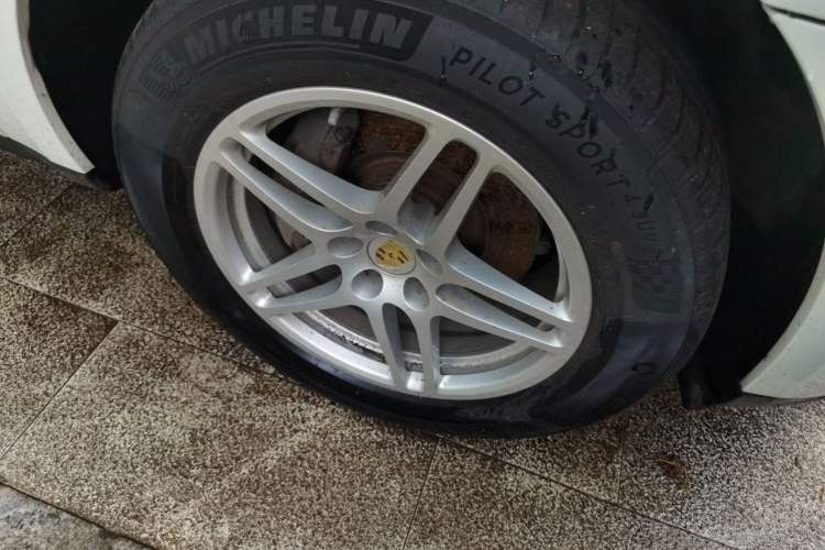 Used Porsche Macan 2018 Macan 2.0T Right Front Wheel Hub