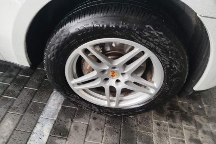 Used Porsche Macan 2018 Macan 2.0T Right Front Wheel Hub