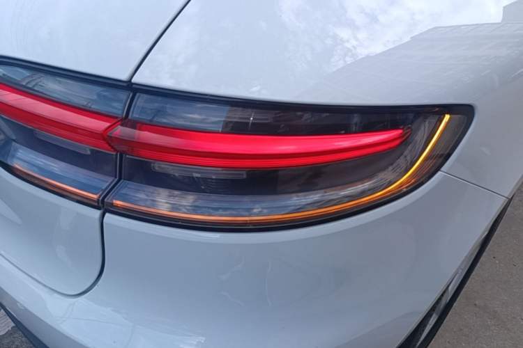 Used Porsche Macan 2018 Macan 2.0T Right Rear Taillight