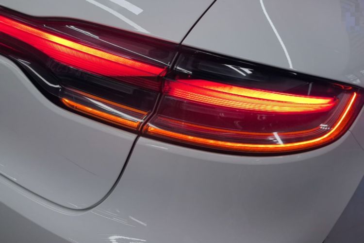 Used Porsche Macan 2018 Macan 2.0T Right Rear Taillight