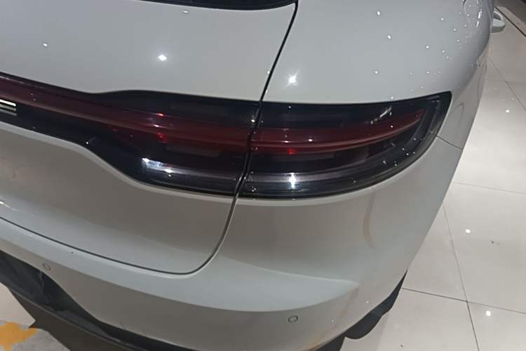 Used Porsche Macan 2018 Macan 2.0T Right Rear Taillight