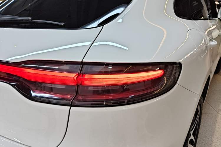 Used Porsche Macan 2018 Macan 2.0T Right Rear Taillight