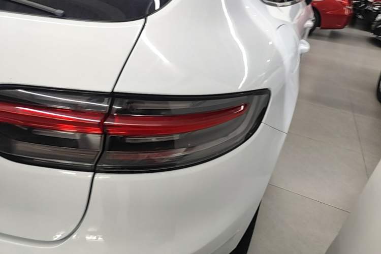 Used Porsche Macan 2018 Macan 2.0T Right Rear Taillight