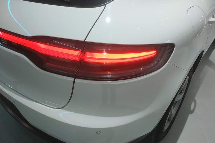 Used Porsche Macan 2018 Macan 2.0T Right Rear Taillight