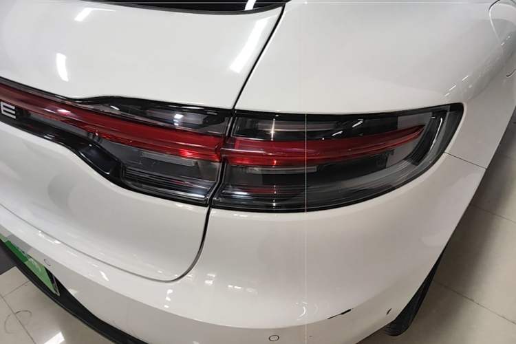 Used Porsche Macan 2018 Macan 2.0T Right Rear Taillight