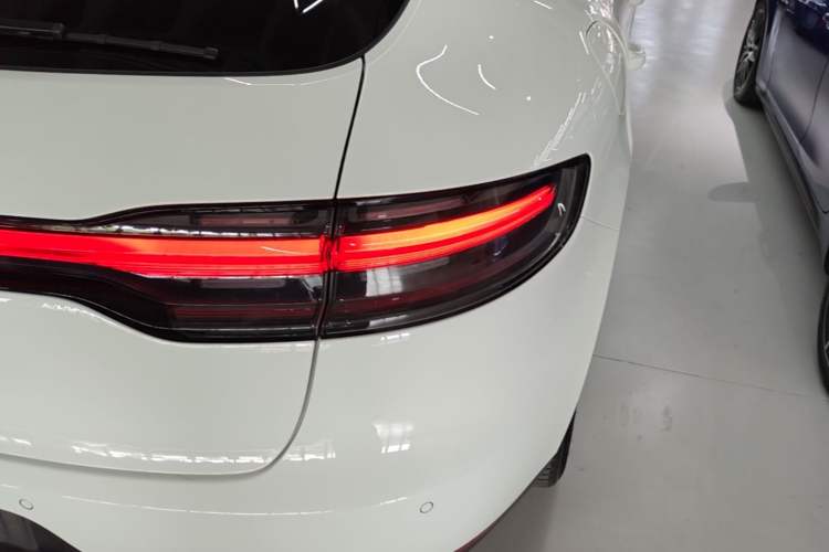 Used Porsche Macan 2018 Macan 2.0T Right Rear Taillight