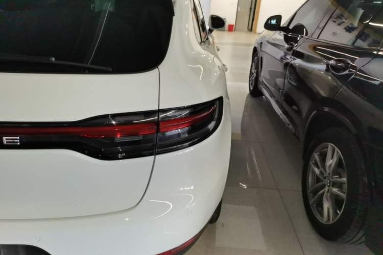 Used Porsche Macan 2018 Macan 2.0T Right Rear Taillight