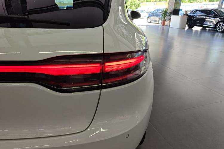 Used Porsche Macan 2018 Macan 2.0T Right Rear Taillight