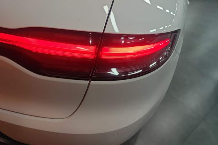 Used Porsche Macan 2018 Macan 2.0T Right Rear Taillight