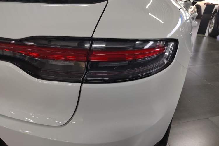 Used Porsche Macan 2018 Macan 2.0T Right Rear Taillight