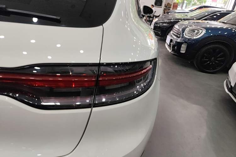Used Porsche Macan 2018 Macan 2.0T Right Rear Taillight