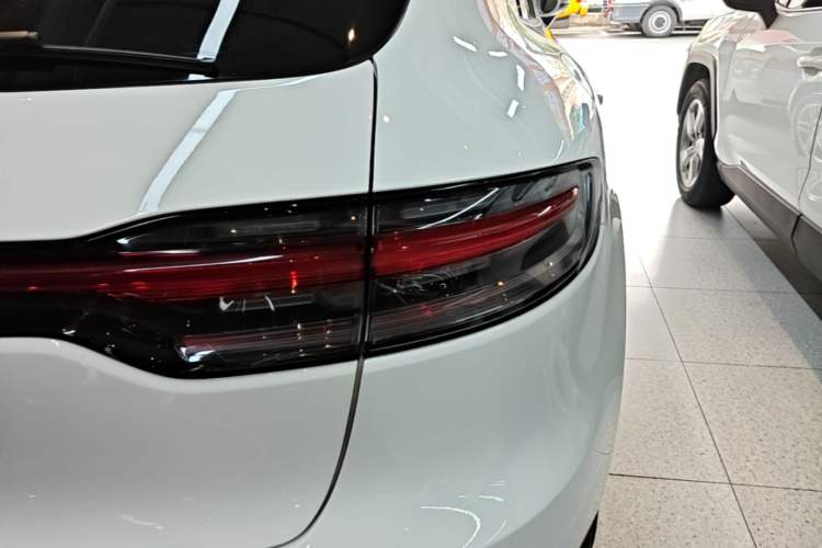 Used Porsche Macan 2018 Macan 2.0T Right Rear Taillight