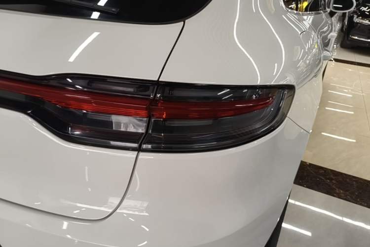 Used Porsche Macan 2018 Macan 2.0T Right Rear Taillight