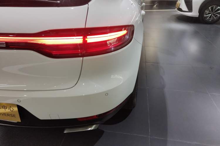 Used Porsche Macan 2018 Macan 2.0T Right Rear Taillight