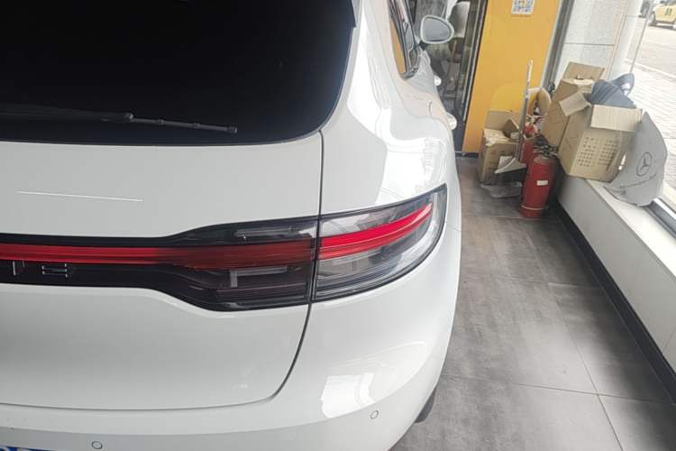 Used Porsche Macan 2018 Macan 2.0T Right Rear Taillight
