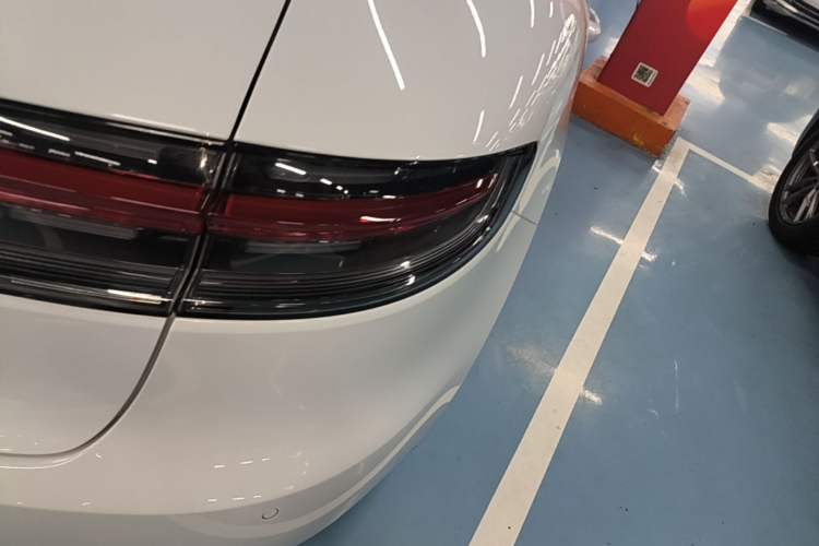 Used Porsche Macan 2018 Macan 2.0T Right Rear Taillight