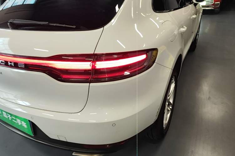 Used Porsche Macan 2018 Macan 2.0T Right Rear Taillight