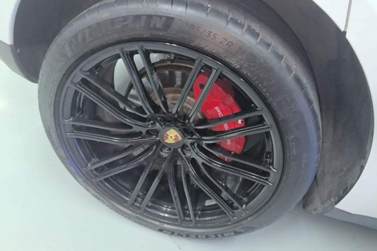 Used Porsche Macan 2018 Macan 2.0T Right Rear Wheel Hub