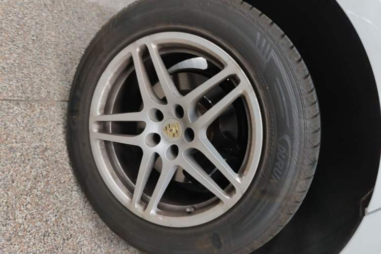 Used Porsche Macan 2018 Macan 2.0T Right Rear Wheel Hub