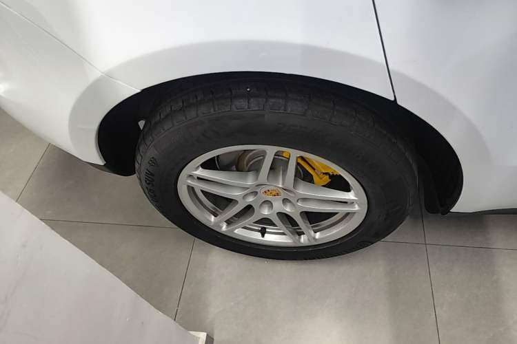 Used Porsche Macan 2018 Macan 2.0T Right Rear Wheel Hub