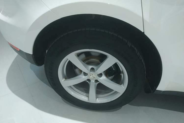Used Porsche Macan 2018 Macan 2.0T Right Rear Wheel Hub