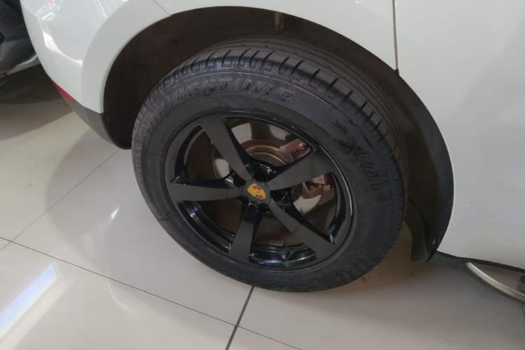 Used Porsche Macan 2018 Macan 2.0T Right Rear Wheel Hub
