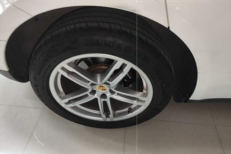 Used Porsche Macan 2018 Macan 2.0T Right Rear Wheel Hub