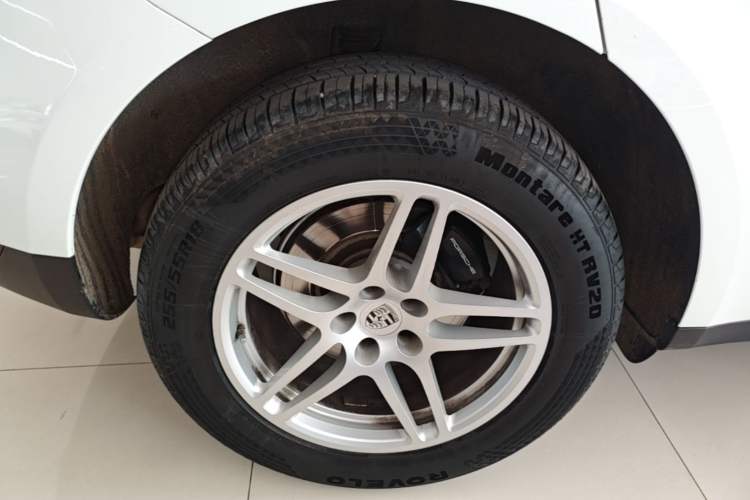 Used Porsche Macan 2018 Macan 2.0T Right Rear Wheel Hub